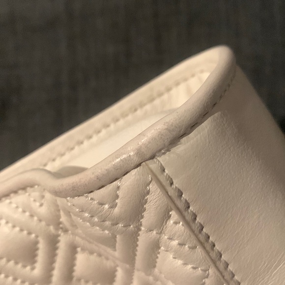 Tory Burch Fleming Medium Quilted Leather w/ Chain - Picture 10 of 13